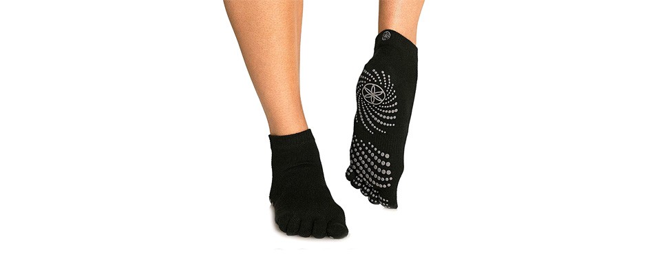https://www.gearhungry.com/wp-content/uploads/2020/02/gaiam-full-toe-yoga-socks.jpg