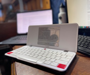 Astrohaus Freewrite Traveler: Distraction Free Drafts On-the-Go ...