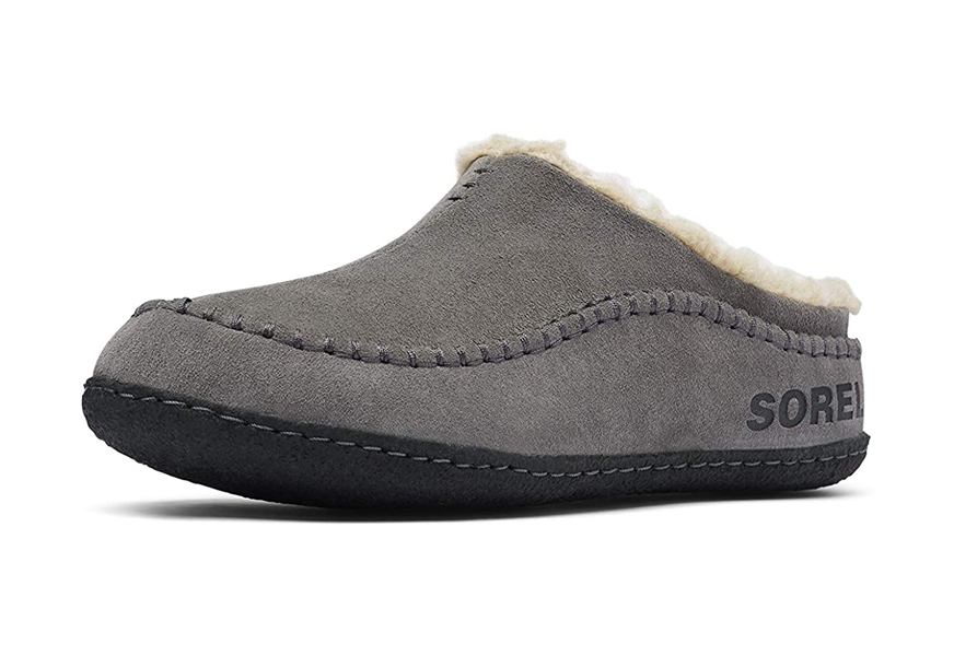 Best Men's Slippers In 2022 [Buying Guide] - Gear Hungry