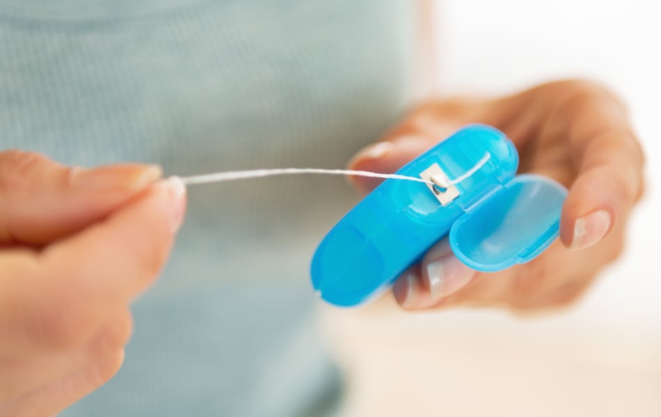 Best Dental Floss in 2022 [Buying Guide] Gear Hungry