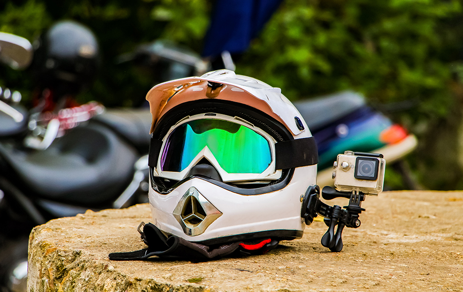 Best Motorcycle Helmet Cameras 2022 [Buying Guide] – Gear Hungry