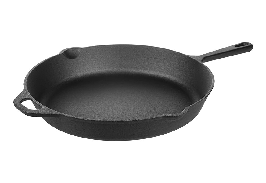 https://www.gearhungry.com/wp-content/uploads/2022/09/amazonbasics-cast-iron-skillet.jpg