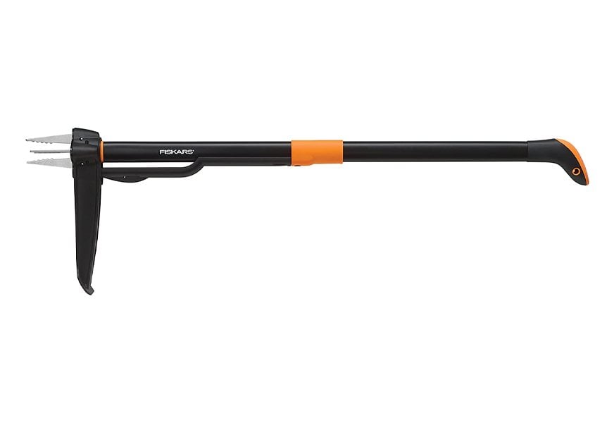 fiskars 339950-1001 4-claw weeding tool