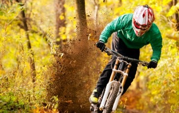 We Love These 6 Men's Mountain Biking Jerseys