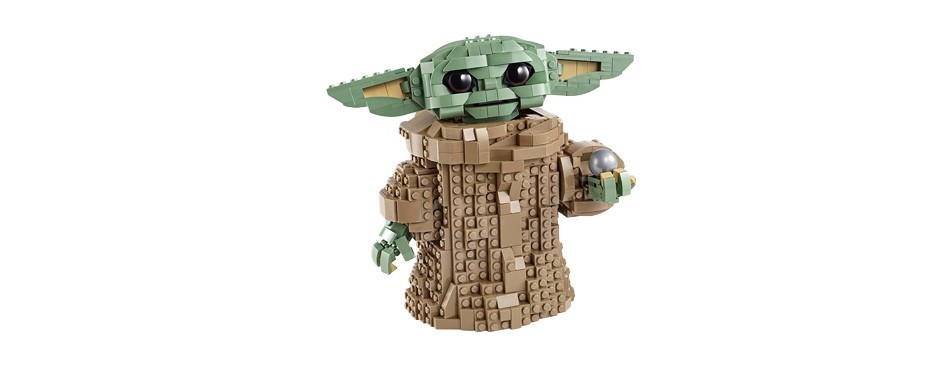 little yoda mandalorian toy